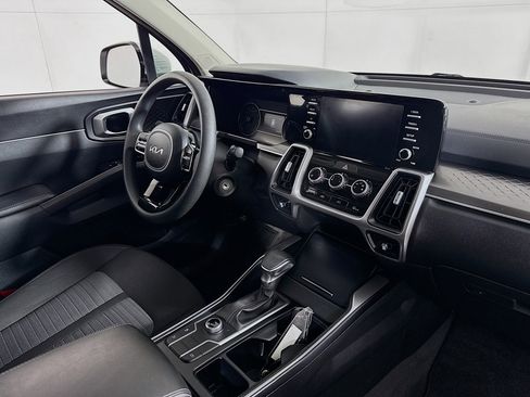 Used 2022 Kia Sorento LX image 28