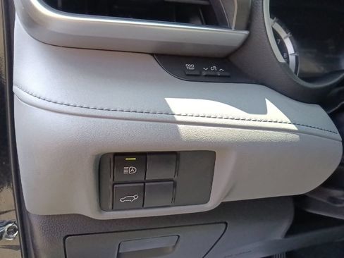 Used 2022 Toyota Highlander XLE AWD/4WD image 17