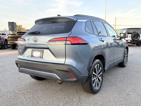 Used 2025 Toyota Corolla Cross XLE FWD image 5