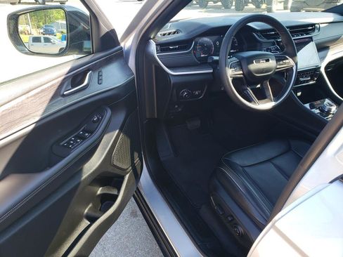 Certified 2024 Jeep Grand Cherokee L Limited w/ Luxury Tech Group II AWD/4WD image 12