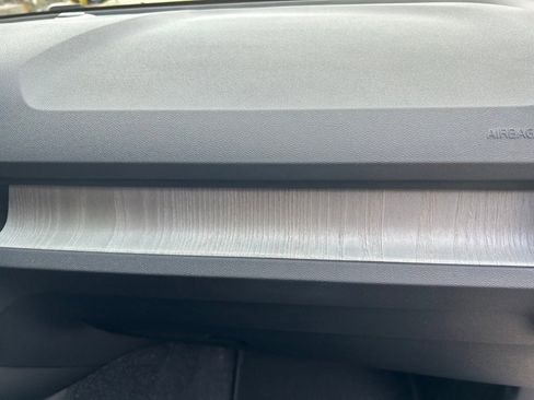 Certified 2025 Volvo XC40 B5 Plus image 23