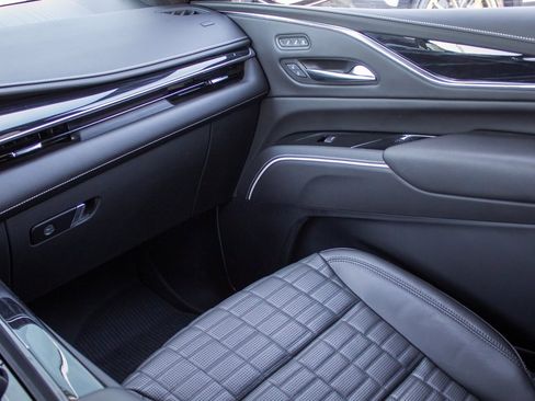 Used 2023 Cadillac Escalade V w/ LPO, ONYX Package image 20