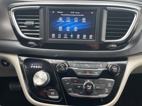 Used 2020 Chrysler Pacifica Touring w/ Tire & Wheel Group image 24