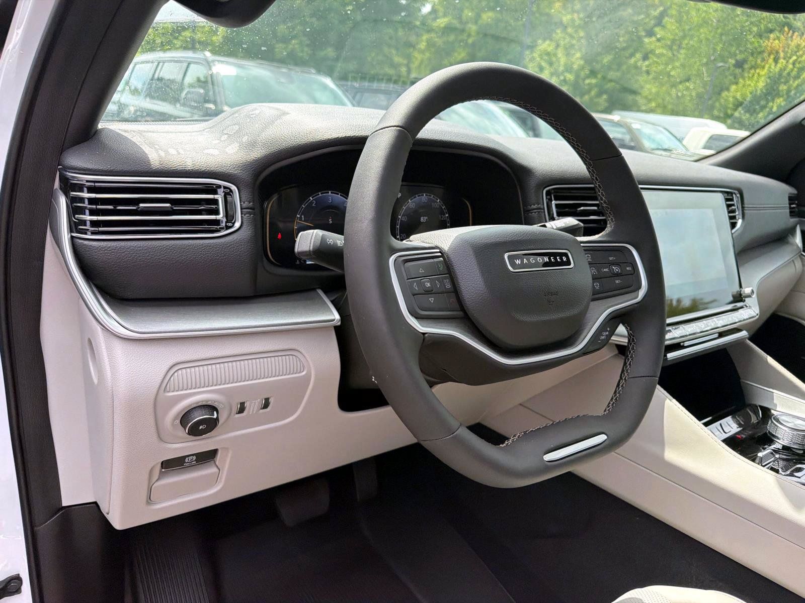 Used 2025 Jeep Wagoneer Series II AWD/4WD image 17