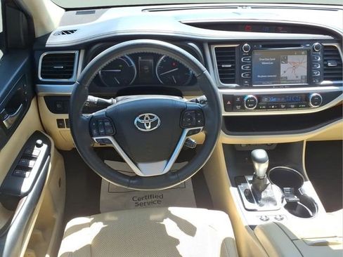 Used 2019 Toyota Highlander Limited AWD/4WD image 4