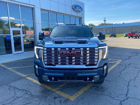 Used 2025 GMC Sierra 3500 Denali w/ Technology Package AWD/4WD image 8