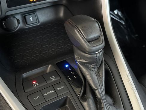 Used 2021 Toyota RAV4 XLE FWD image 28