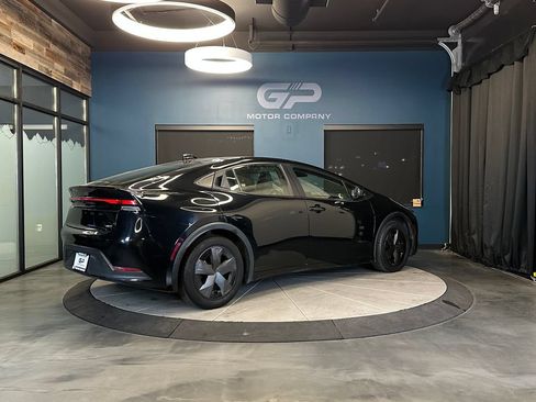 Used 2024 Toyota Prius LE FWD image 3