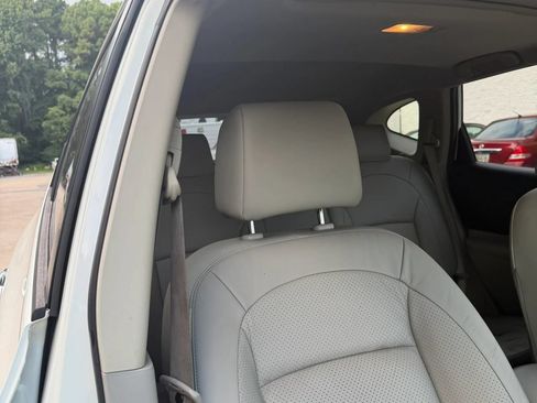 Used 2010 Nissan Rogue SL w/ Leather Pkg FWD image 16