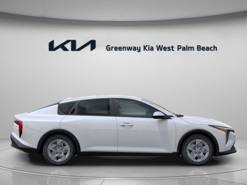 New 2026 Kia K4 LX image 9