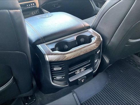 Used 2019 RAM 1500 Laramie AWD/4WD image 11