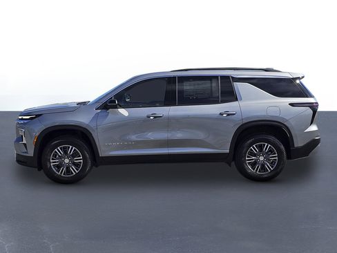 New 2026 Chevrolet Traverse LT w/ Driver Confidence Package FWD image 8
