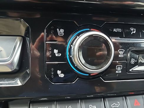 Used 2025 GMC Sierra 2500 AT4X image 21