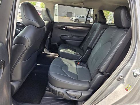 Certified 2026 Toyota Highlander Limited AWD/4WD image 10