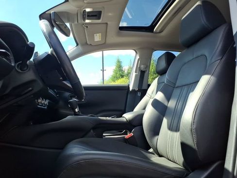 Used 2025 Honda HR-V EX-L image 12
