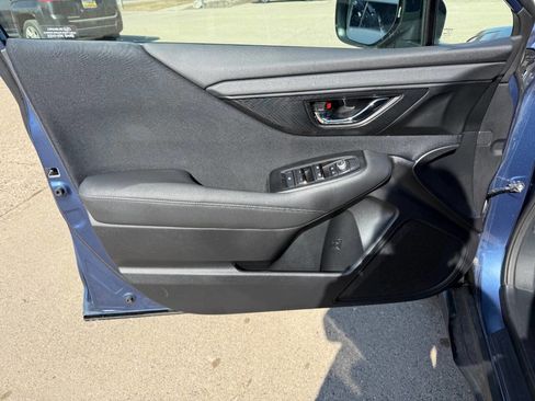 Used 2022 Subaru Outback Premium image 9