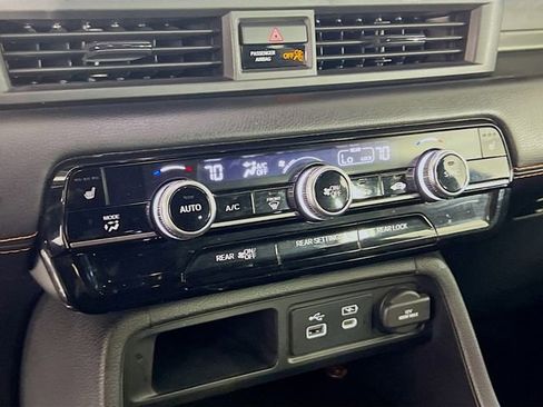 Used 2025 Honda Pilot TrailSport image 16