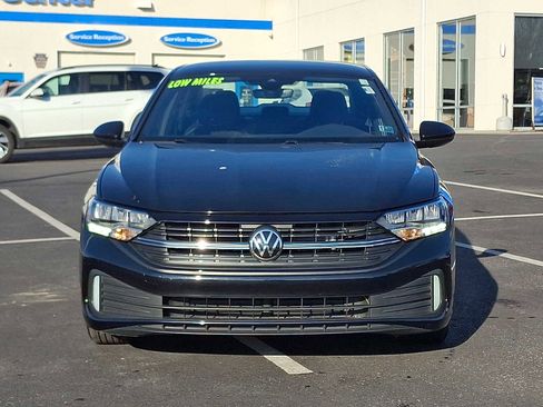 Used 2024 Volkswagen Jetta Sport image 2