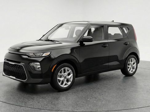 Used 2025 Kia Soul LX w/ LX Technology Package image 3