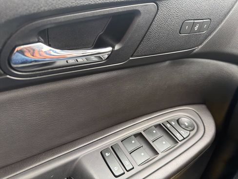 Used 2017 Chevrolet Traverse LT FWD image 12