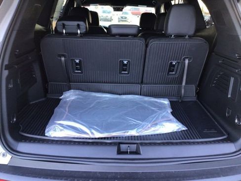 New 2026 GMC Acadia AT4 w/ LPO, Floor Liner Package AWD/4WD image 20