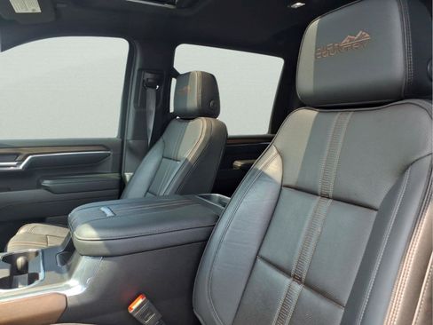 Used 2024 Chevrolet Silverado 2500 High Country w/ High Country Premium Package AWD/4WD image 18