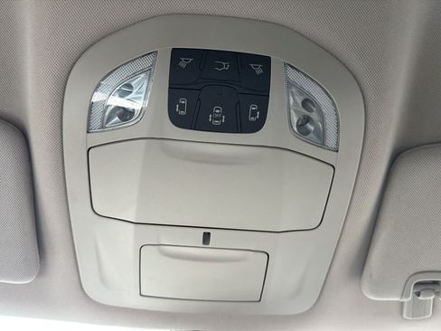 Used 2023 Chrysler Voyager LX FWD image 18