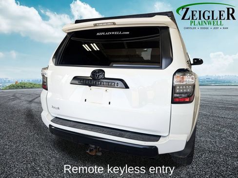 Used 2020 Toyota 4Runner TRD Off-Road Premium w/ Moonroof Package AWD/4WD image 5