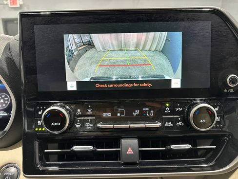 Used 2023 Toyota Highlander Limited AWD/4WD image 10
