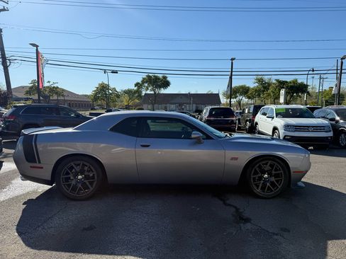 Used 2016 Dodge Challenger R/T Scat Pack w/ Leather Interior Group image 8