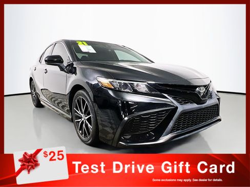 Used 2021 Toyota Camry SE image 1