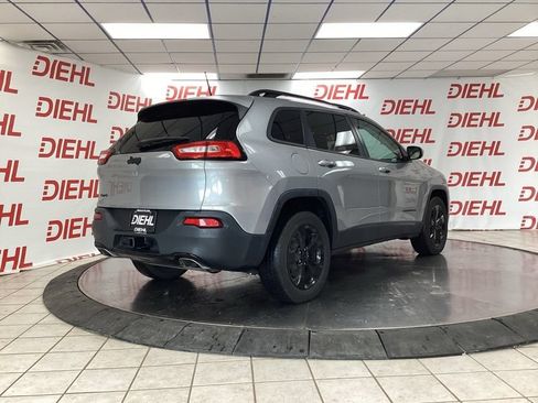 Used 2016 Jeep Cherokee Latitude w/ Comfort/Convenience Group AWD/4WD image 7