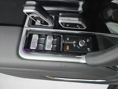 New 2026 Land Rover Range Rover SE image 27