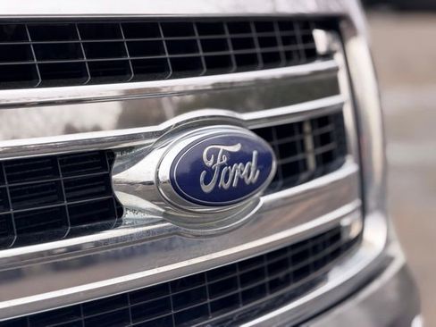 Used 2013 Ford F150 XLT w/ Mid Equipment Group image 24