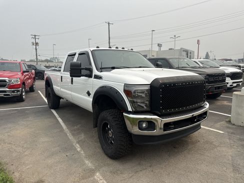Used 2016 Ford F250 XLT w/ XTR Package AWD/4WD image 4