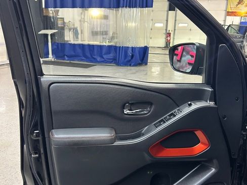 Used 2022 Nissan Frontier PRO-4X image 19