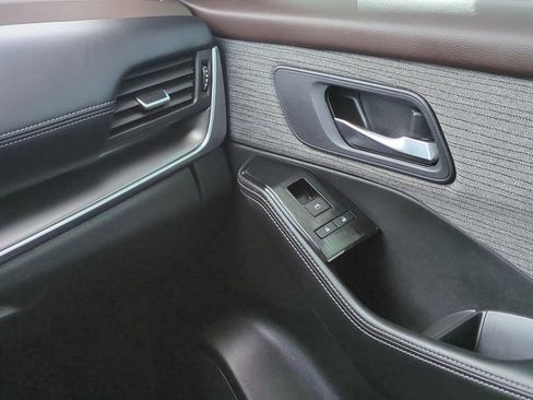 Certified 2023 Nissan Rogue SV FWD image 13