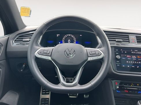 Used 2023 Volkswagen Tiguan SE R-Line image 14