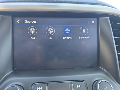 Used 2023 GMC Acadia SLE w/ Driver Convenience Package image 30