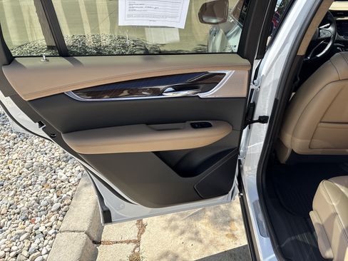 Used 2024 Cadillac XT6 Premium Luxury w/ Platinum Package AWD/4WD image 9