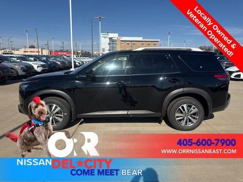 New 2025 Nissan Pathfinder SL w/ Lighting Package (N92) image 2