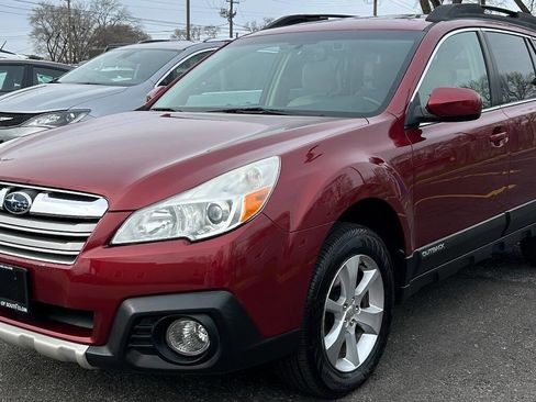 Used 2013 Subaru Outback 3.6R Limited image 2