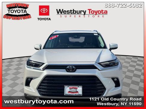 Used 2024 Toyota Grand Highlander Platinum AWD/4WD image 3