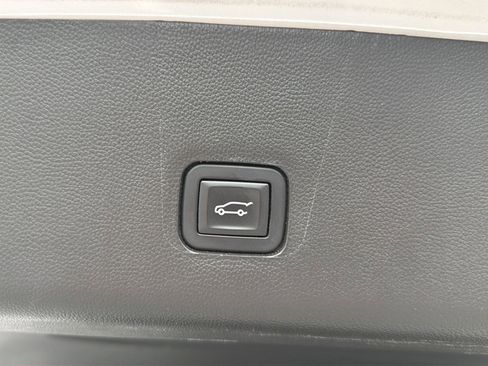 Used 2018 Chevrolet Traverse High Country AWD/4WD image 39