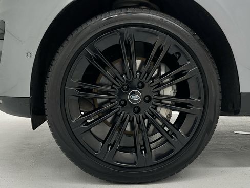 Used 2024 Land Rover Range Rover Sport SE image 9