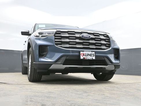 Used 2025 Ford Explorer Active image 30