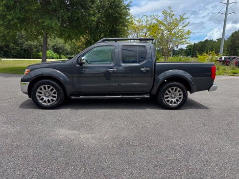 Used 2011 Nissan Frontier SL RWD image 3