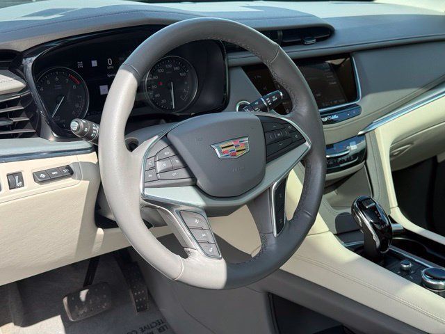 Used 2023 Cadillac XT5 Premium Luxury w/ Technology Package AWD/4WD image 12