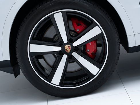 Used 2025 Porsche Cayenne S image 12