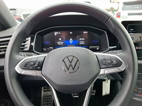 Used 2025 Volkswagen Jetta Sport image 19